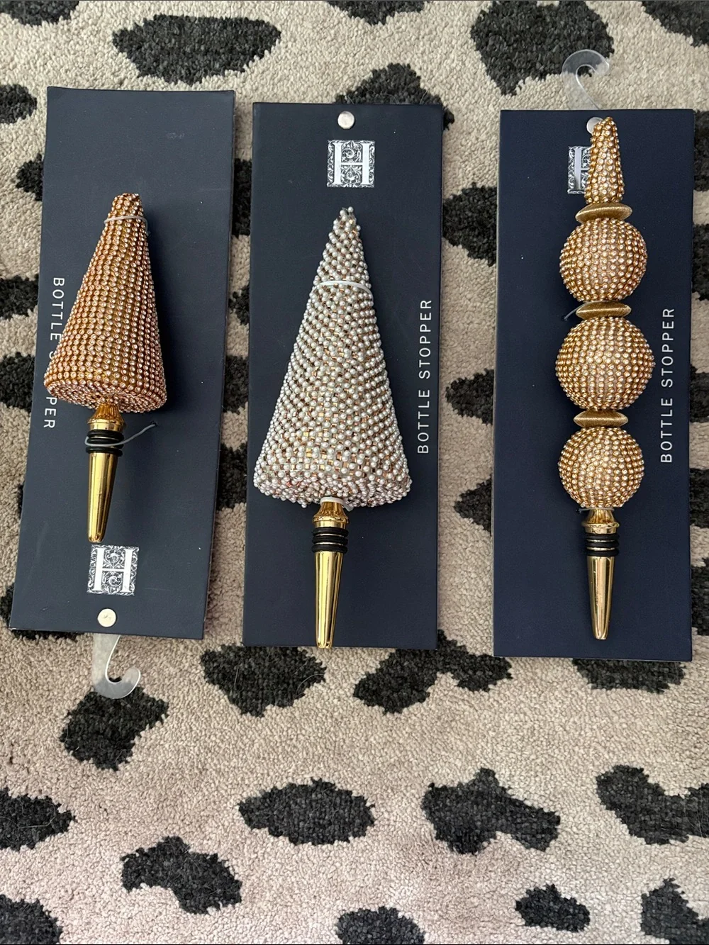 Wine 🍷 bottle stoppers. Perfect holiday gift. Or nice way to add little sparkle